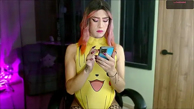 Snapshot of tevenwhiite chatting on 28, 11, 2025 tevenwhiite online show from 28, 11, 2025