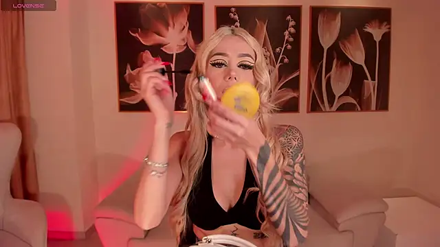 HannaConnor  online show from 11, 11, 2025