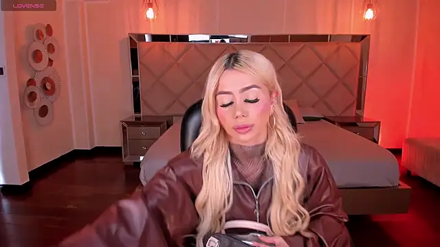 HannaConnor  online show from 13, 4, 2026