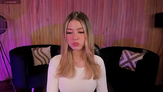 Snapshot of ViolettHansson chatting on 8, 1, 2026 ViolettHansson online show from 8, 1, 2026