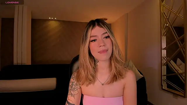 Snapshot of ViolettHansson chatting on 10, 1, 2026 ViolettHansson online show from 10, 1, 2026