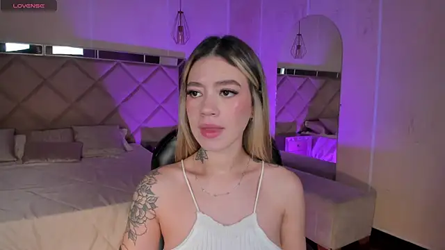 Snapshot of ViolettHansson chatting on 12, 1, 2026 ViolettHansson online show from 12, 1, 2026