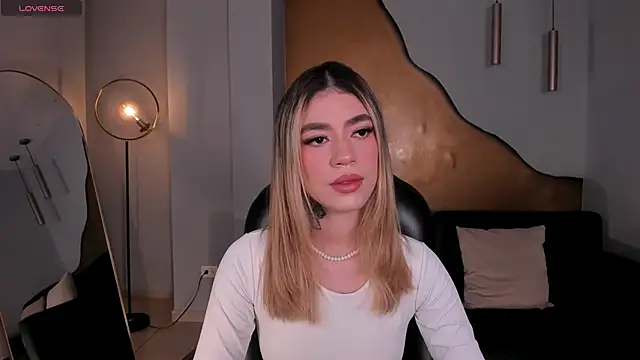 Snapshot of ViolettHansson chatting on 7, 2, 2026 ViolettHansson online show from 7, 2, 2026