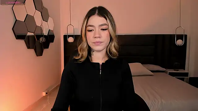 Snapshot of ViolettHansson chatting on 15, 2, 2026 ViolettHansson online show from 15, 2, 2026