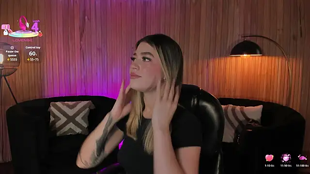 Snapshot of ViolettHansson chatting on 24, 2, 2026 ViolettHansson online show from 24, 2, 2026