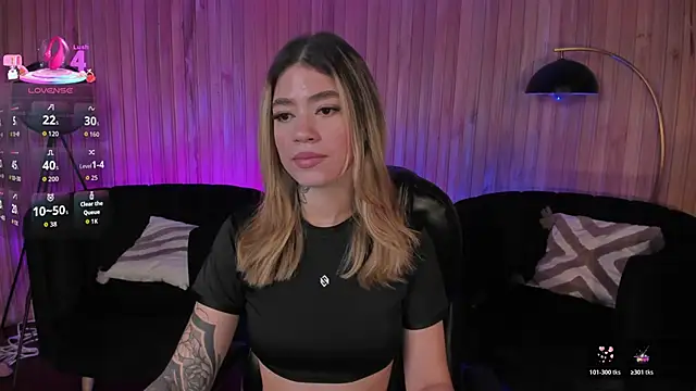 Snapshot of ViolettHansson chatting on 1, 3, 2026 ViolettHansson online show from 1, 3, 2026