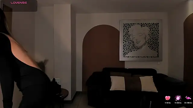 Snapshot of ViolettHansson chatting on 12, 4, 2026 ViolettHansson online show from 12, 4, 2026