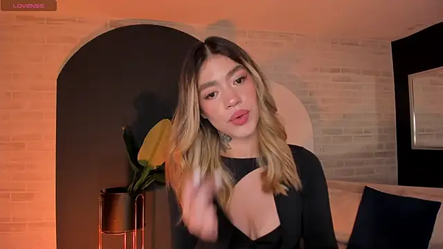 Snapshot of ViolettHansson chatting on 14, 4, 2026 ViolettHansson online show from 14, 4, 2026