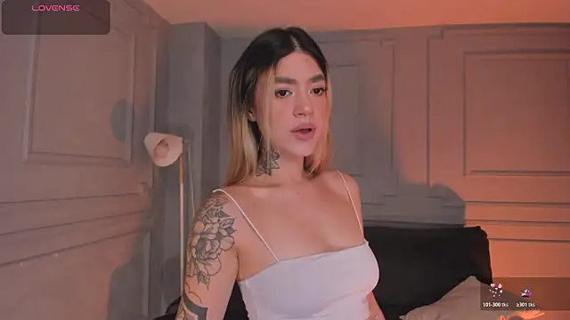 Snapshot of ViolettHansson chatting on 15, 4, 2026 ViolettHansson online show from 15, 4, 2026