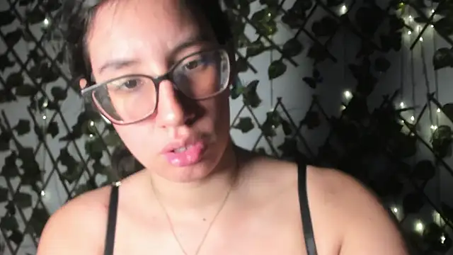 CoralineSanchez online show from 17, 10, 2025