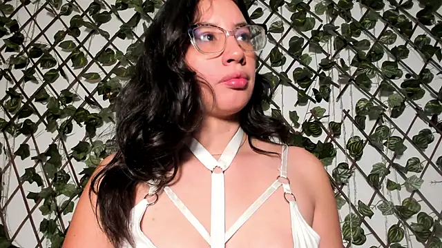 CoralineSanchez online show from 27, 3, 2026