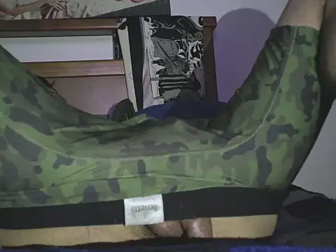 hideonbush051 online show from 18, 3, 2026