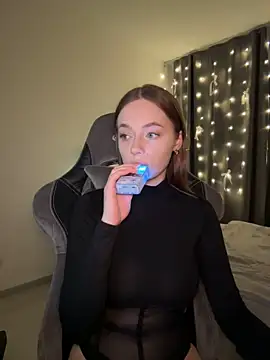 Snapshot of _MayShy_ chatting on 6, 1, 2025 MayShy online show from 6, 1, 2025