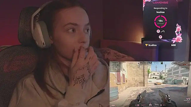 Snapshot of _MayShy_ chatting on 7, 10, 2025 MayShy online show from 7, 10, 2025