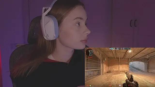 Snapshot of _MayShy_ chatting on 3, 11, 2025 MayShy online show from 3, 11, 2025