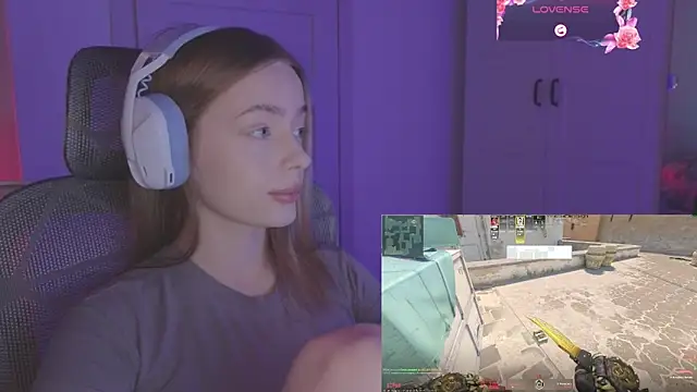 Snapshot of _MayShy_ chatting on 4, 11, 2025 MayShy online show from 4, 11, 2025