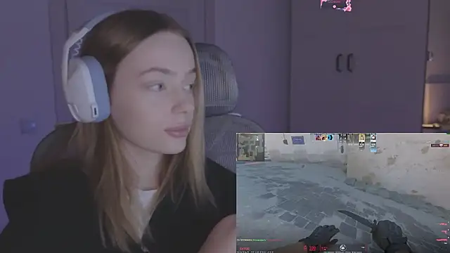 Snapshot of _MayShy_ chatting on 7, 11, 2025 MayShy online show from 7, 11, 2025