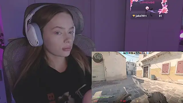 Snapshot of _MayShy_ chatting on 21, 11, 2025 MayShy online show from 21, 11, 2025