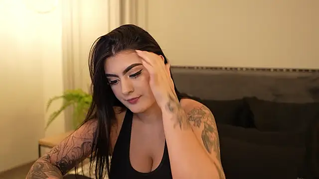 Snapshot of IrisBaker chatting on 6, 11, 2025 IrisBaker online show from 6, 11, 2025