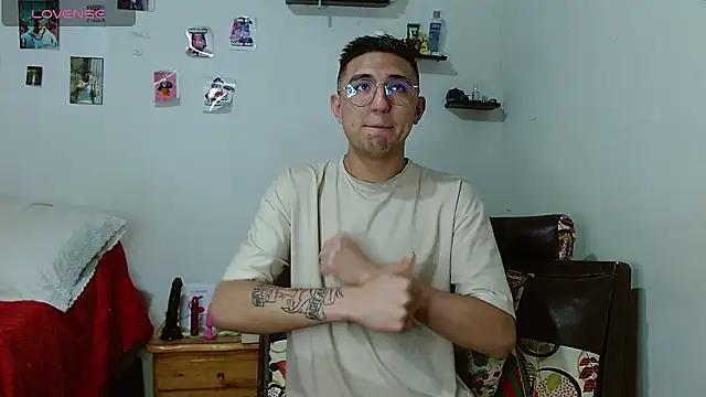 Snapshot of samfox_ chatting on 2, 12, 2024 samfox online show from 2, 12, 2024