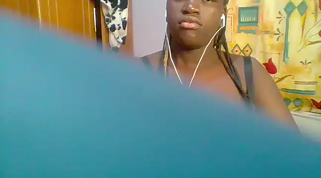 Snapshot of pretty_almah chatting on 5, 12, 2024 pretty almah online show from 5, 12, 2024