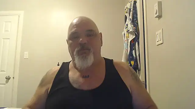 Newfiesausage1972 online show from 22, 3, 2025