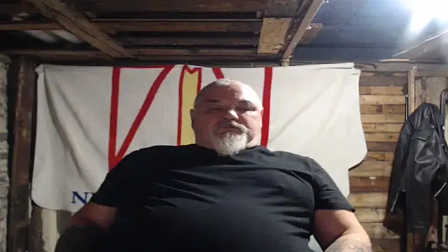 Newfiesausage1972 online show from 21, 12, 2025