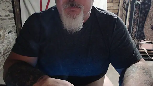 Newfiesausage1972 online show from 19, 1, 2026