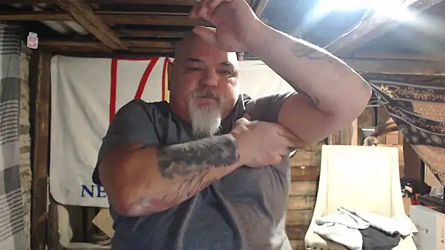 Newfiesausage1972 online show from 24, 2, 2026