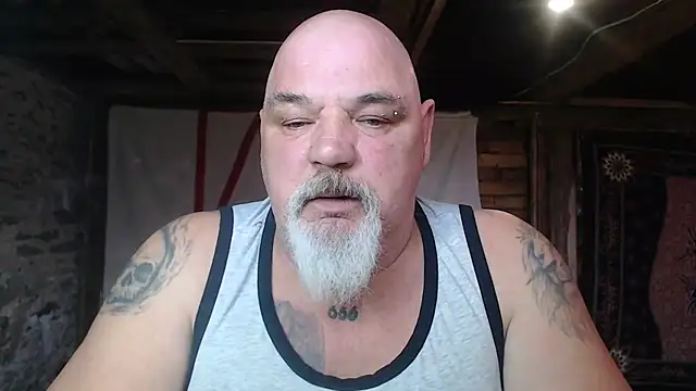 Newfiesausage1972 online show from 28, 3, 2026