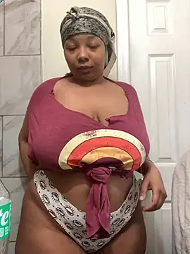 Snapshot of 1BeautyN1Beast chatting on 10, 12, 2024 1BeautyN1Beast online show from 10, 12, 2024