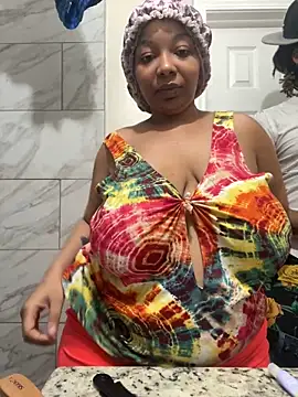 Snapshot of 1BeautyN1Beast chatting on 15, 12, 2024 1BeautyN1Beast online show from 15, 12, 2024