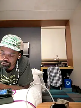 Snapshot of 1BeautyN1Beast chatting on 1, 10, 2025 1BeautyN1Beast online show from 1, 10, 2025