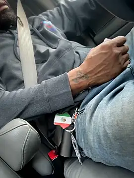 Snapshot of 1BeautyN1Beast chatting on 15, 10, 2025 1BeautyN1Beast online show from 15, 10, 2025