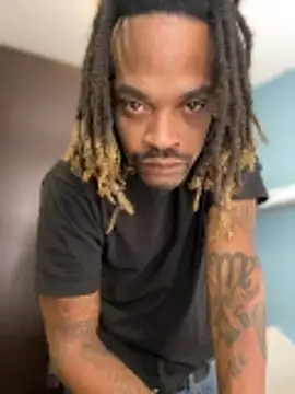 Snapshot of 1BeautyN1Beast chatting on 24, 10, 2025 1BeautyN1Beast online show from 24, 10, 2025