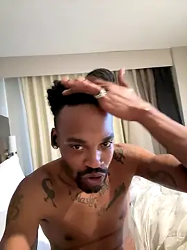 Snapshot of 1BeautyN1Beast chatting on 3, 11, 2025 1BeautyN1Beast online show from 3, 11, 2025