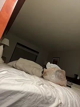 Snapshot of 1BeautyN1Beast chatting on 11, 11, 2025 1BeautyN1Beast online show from 11, 11, 2025