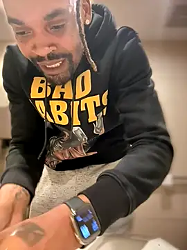 Snapshot of 1BeautyN1Beast chatting on 17, 11, 2025 1BeautyN1Beast online show from 17, 11, 2025