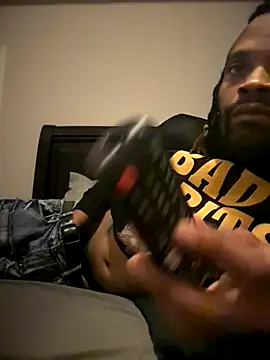 Snapshot of 1BeautyN1Beast chatting on 4, 12, 2025 1BeautyN1Beast online show from 4, 12, 2025