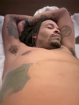 Snapshot of 1BeautyN1Beast chatting on 19, 12, 2025 1BeautyN1Beast online show from 19, 12, 2025