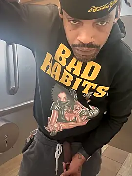 Snapshot of 1BeautyN1Beast chatting on 21, 12, 2025 1BeautyN1Beast online show from 21, 12, 2025