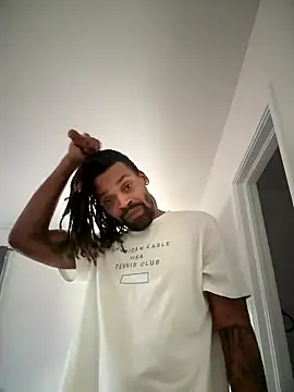 Snapshot of 1BeautyN1Beast chatting on 10, 1, 2026 1BeautyN1Beast online show from 10, 1, 2026