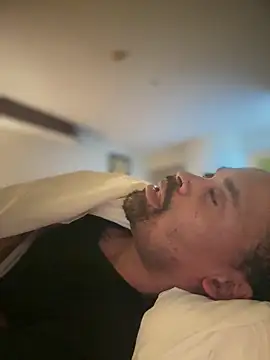 Snapshot of 1BeautyN1Beast chatting on 1, 3, 2026 1BeautyN1Beast online show from 1, 3, 2026