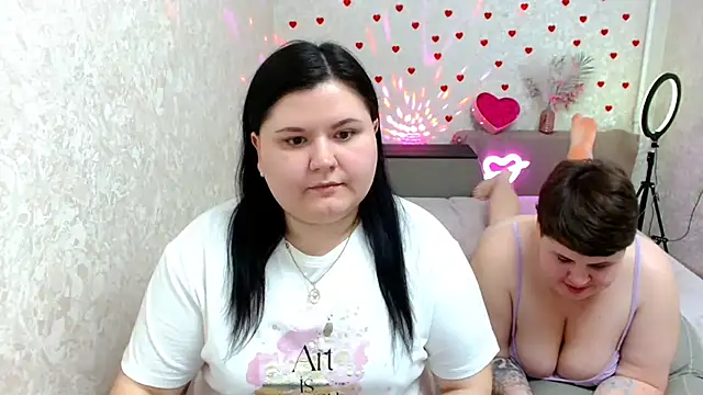 Snapshot of BeckyAndHellen chatting on 23, 2, 2025 BeckyAndHellen online show from 23, 2, 2025