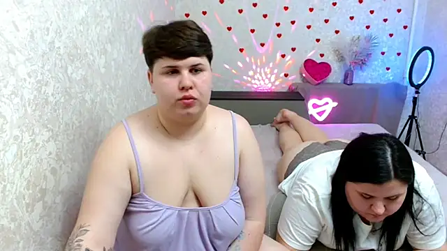 Snapshot of BeckyAndHellen chatting on 23, 2, 2025 BeckyAndHellen online show from 23, 2, 2025