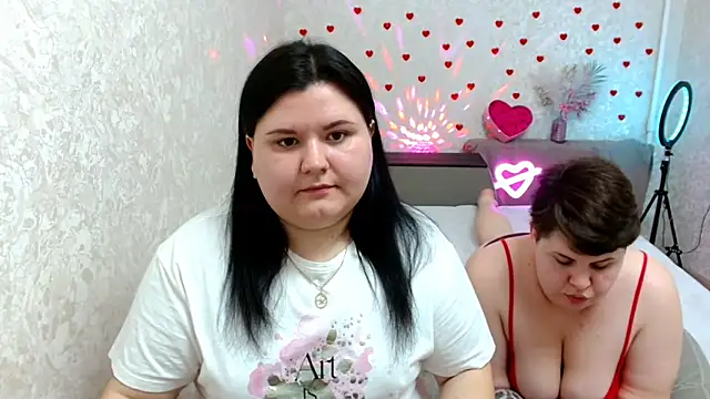 Snapshot of BeckyAndHellen chatting on 26, 2, 2025 BeckyAndHellen online show from 26, 2, 2025