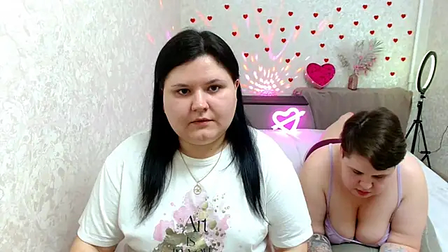 Snapshot of BeckyAndHellen chatting on 27, 2, 2025 BeckyAndHellen online show from 27, 2, 2025