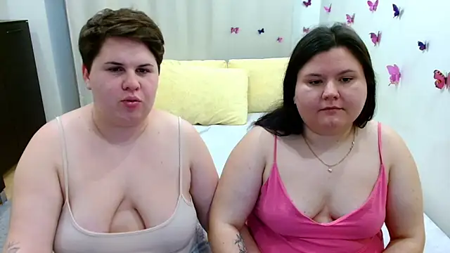 Snapshot of BeckyAndHellen chatting on 4, 10, 2025 BeckyAndHellen online show from 4, 10, 2025