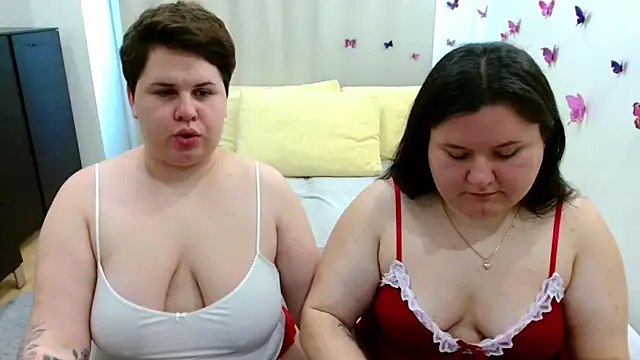 Snapshot of BeckyAndHellen chatting on 5, 10, 2025 BeckyAndHellen online show from 5, 10, 2025