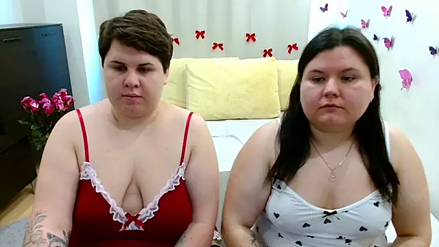 Snapshot of BeckyAndHellen chatting on 13, 10, 2025 BeckyAndHellen online show from 13, 10, 2025